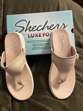 Skechers Women’s Luxe Foam Light Pink Thong Sandals